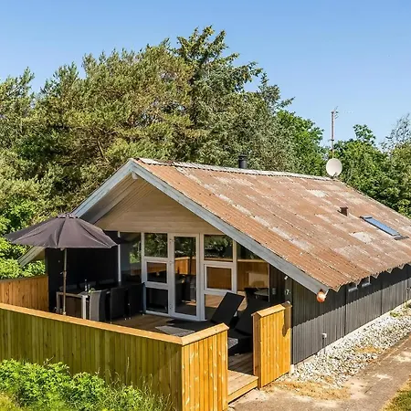 3 Bedroom Awesome In Holiday home