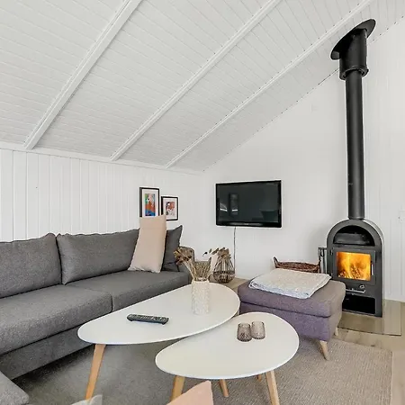 3 Bedroom Awesome In Holiday home