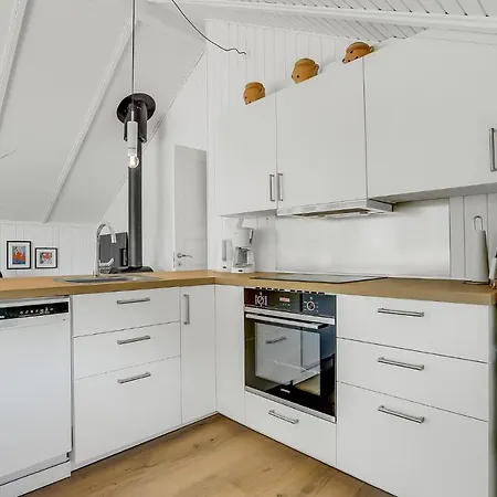 3 Bedroom Awesome In Holiday home *