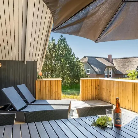 3 Bedroom Awesome In Holiday home *